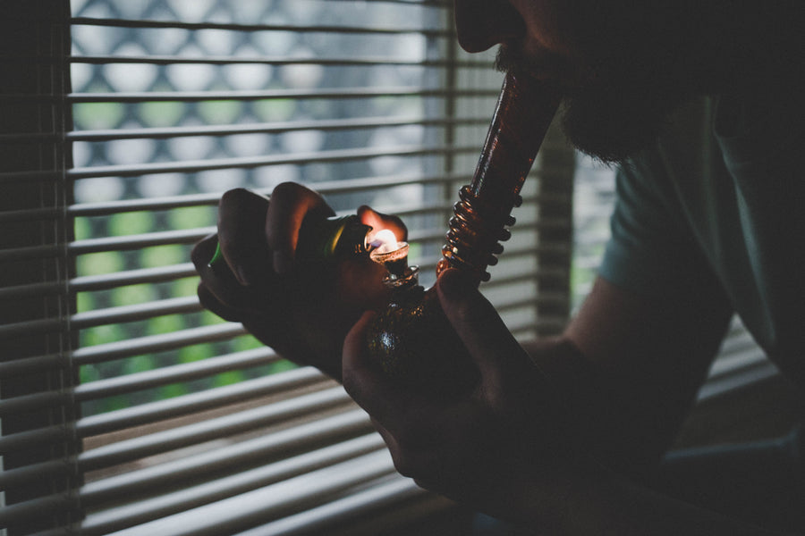 What To Look For When Buying a Glass Bong: Glass Bong Buying Guide